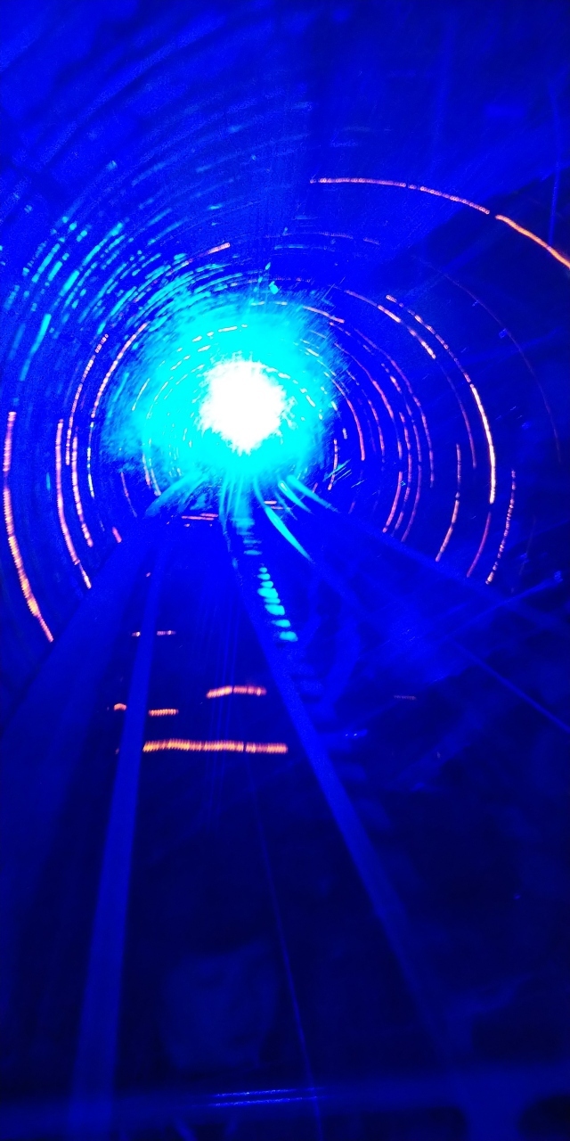 ４日目／５日間 観光トンネルの写真。うまく撮れませんでした。