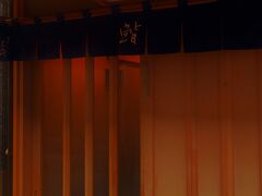 かなり久々に来てみた。烏森神社辺りの雰囲気って良いよね。

相変わらずここの鮨は旨い。
いつからなのか不明だが、写真撮影が禁止になってた（笑）

新橋で好きな鮨屋のひとつ。
ここの親方も新橋鶴八の出身で、親方を慕う同業の職人は数知れず。