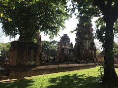 日本でいうと室町時代に建てられた遺跡です。
カンボジアの建築様式だって言ってたな…たしかに言われてみれば、アンコールワットっぽい雰囲気が伺えます（アンコールワット行ったことないけど）。
仏舎利のお寺だそうです。