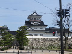 国際会議場前電停からすぐの所に富山城があります。