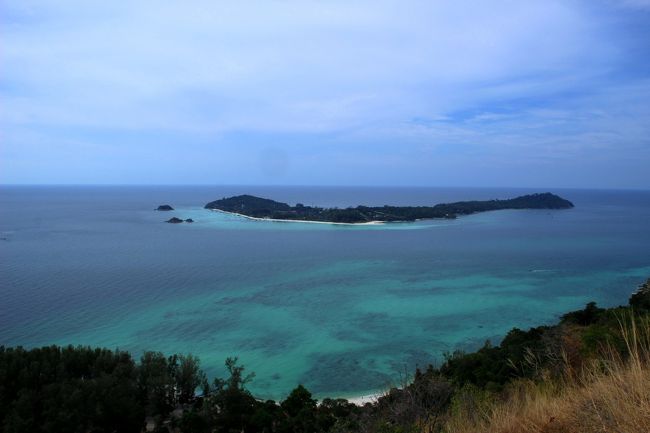☆Chado Cliff No,２ View Point , Koh Adang @ Mu Koh Lipe Thai<br /><br />第１ビューポイントからさらに登ること１０分、<br />第２ビューポイントに到着、登頂口からは２０分。<br /><br />