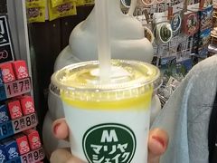 ホテルを出発


まずは離島ターミナルへ

というか、何も決めずに出ちゃって・・・近くになんかないかな？ということで

時刻表のチェックとターミナル内の散策

七人本舗さんのマリヤシェイクを発見

この日はマンゴーをトッピングしてみました

牧場から来てるそうでとてもおいしい

もう娘と取り合い

2個かえやといわれそうな・・・これがSサイズで210円＾－＾

お手頃でうれしい