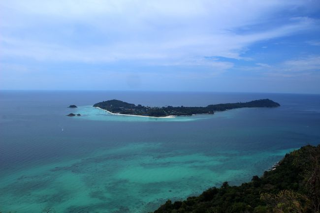 ☆Chado Cliff No,３ View Point , Koh Adang @ Mu Koh Lipe Thai<br /><br />Chado Cliff のNo,３ View Point にようやく登頂しました。<br />登頂口から休憩なしで３０分、<br />現実的には休憩しながら登らないと厳しいと思います。<br />休憩しながら登っても心臓がバクバです(^^;)。