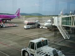  定時より少し早く石垣空港に到着しました。