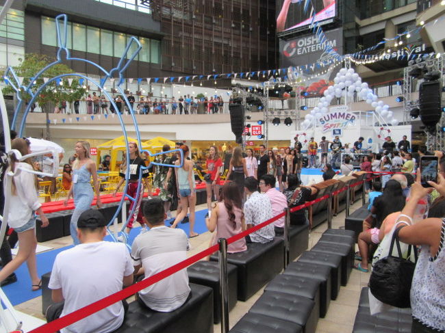 【SUMMER SPIRIT】<br /><br />ファッションショーと音楽<br />音楽に合わせて、カジュアルファッションショー