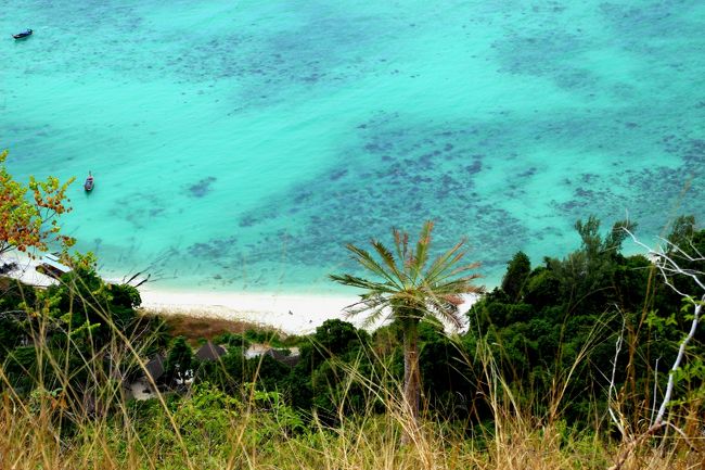 ☆Chado Cliff No,３ View Point , Koh Adang @ Mu Koh Lipe Thai<br /><br />Koh AdangのMain Beachを見下ろした構図です。