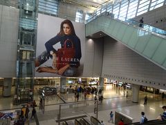 8時にラウンジを出る。
子供に米ドル渡して、両替に行ってもらう。
さすが現役高校生。キチンと両替して戻ってくる。
オクトパスカードを購入し、エアポートエクスプレスでカオルーン駅へ。