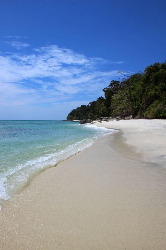☆Koh Adang Main Beach West @ Mu Koh Lipe Thai<br /><br />タイのビーチとしてはAクラスだと思いますが<br />リペ島の白砂ビーチに比べると半ランク下かな(^^;)。
