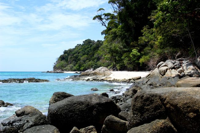 ☆Koh Adang Main Beach West @ Mu Koh Lipe Thai<br /><br />上記の岩場の先にも小さなビーチがもう一つ。