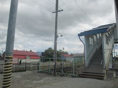 跨線橋一つだけの駅