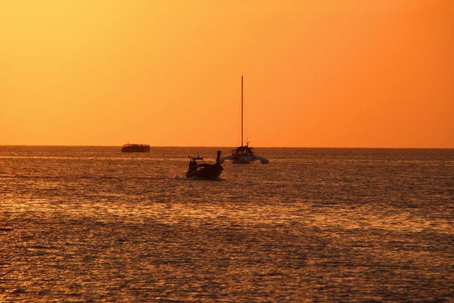 ☆Sunset View , Mountain Resort Beach @ Koh Lipe Thai<br /><br />雲は多いものの夕焼けはまずまずです。