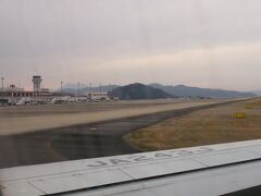 長崎空港到着。
「長崎」空港ですが、実は大村にあるんですね。
