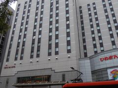 電停の前「松山東急REIホテル」　12階建て


https://www.tokyuhotels.co.jp/matsuyama-r/index.html