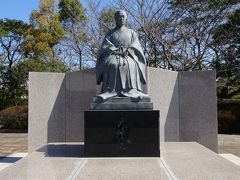 黎明館敷地内にある篤姫像です。