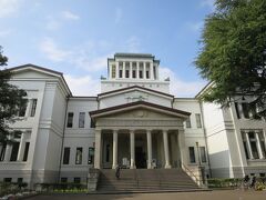 大倉山記念館

実業家で後に東洋大学学長を務めた大倉邦彦（1882-1971）により昭和７年（1932）「大倉精神文化研究所」の本館として創建されました。