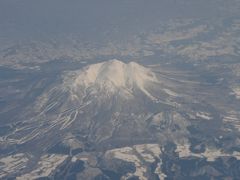 下北半島を過ぎると岩木山が見えてきました。
山頂が白い山は映えますね。