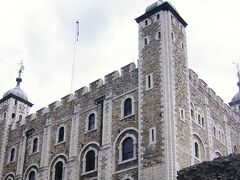 ロンドン塔は、入場料は高かったけれども、展示しているものとかが心躍りました。王冠とか素敵でした。