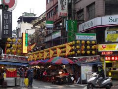 さて、昼間っからやっているという基隆の夜市！