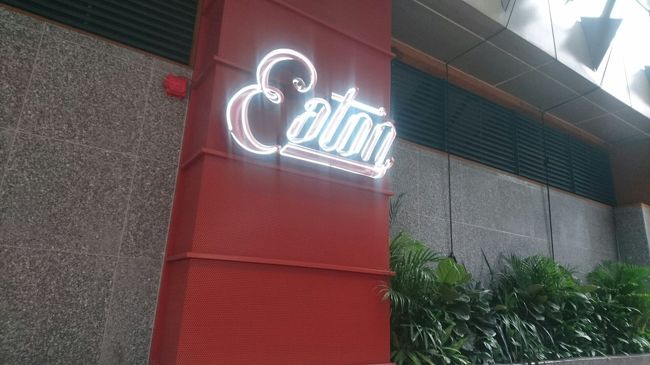 イートンHKはネイザンホテルの向かいにあります。