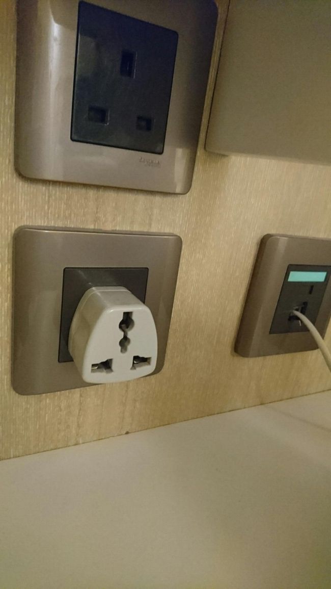 変換アダプターが部屋に付いていました。