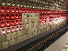 旧市街広場近くの地下鉄駅
	Staromestska Station