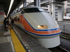 　今回は北千住駅から、東武鉄道特急スペーシアけごんでもって日光まで移動。料金は、特急券乗車券合わせて2800円。家族連れには、個室もいいかもしれない。