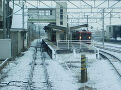 2019.03.24　小諸ゆき普通列車車内
川中島とうちゃ～く。発車シーンは動画で。普通に雪が降っとる…

https://www.youtube.com/watch?v=Njv2by0odJU