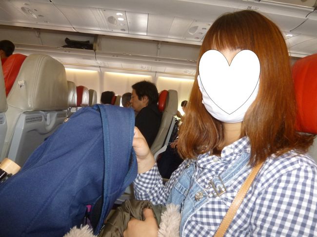 エアアジアの機内は極寒と聞いていたのですが<br />足元が少し冷えるくらいでそれほど寒くありませんでした<br /><br />ユニクロのウルトラライトダウンをひざ掛け代わりに使いました<br />コンパクトにたためるので旅行の時は便利です