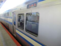 やって来た横須賀線久里浜駅に乗車します。