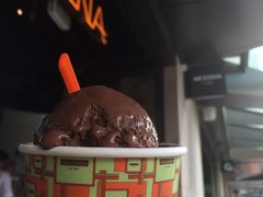 暑い～アイス食べたい～
ということで、Tim TamとコラボしていたGelato MessinaでChocolat Fondantをいただきました。濃厚で美味しい