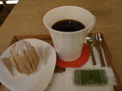京都駅内で時間まで休憩

マールブランシュカフェ店
コーヒー・モンブラン・焼き菓子で１０６０円
抹茶の焼き菓子がおいしかった～

時間になりホテルに荷物を取りに行ってリムジンバスで伊丹空港に向かいます