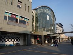 JR高松駅へは10分ちょっとで着きました。
東京通勤者から見れば通勤ラッシュとは無縁の環境です。
羨ましい．．．