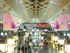 セントレア空港の天井には春らしい綺麗な垂れ幕の広告が・*:..｡o○☆*ﾟ・*