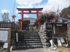 山を下ってきて国道１４０号線に復帰し雁坂トンネル方面へおよそ6Km進むと普寛神社が見えてきました。