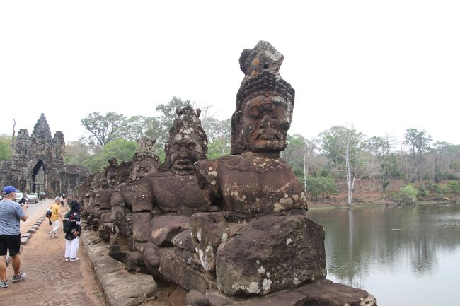参道脇の神様が並んでいます。