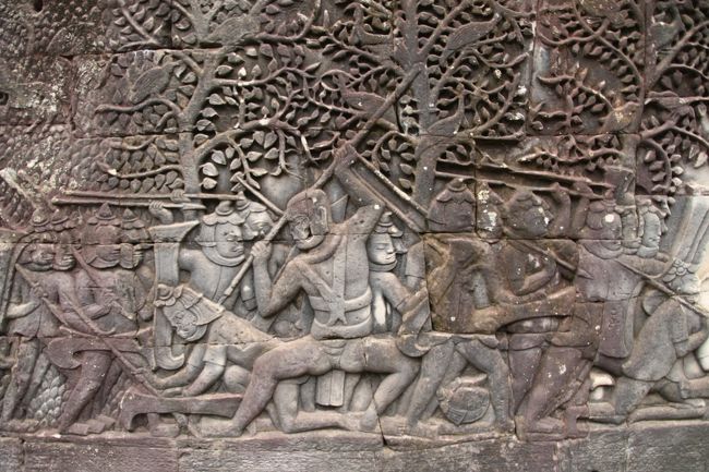 回廊のレリーフ<br /><br />戦う戦士