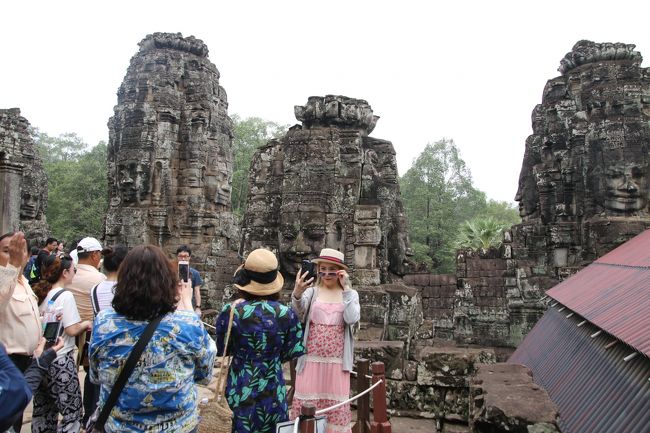 観世音菩薩の４面塔