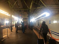 お疲れさまでした。
ジャカルタ、ガンビル駅に到着～！