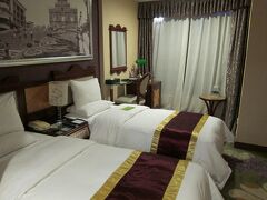 22:40
「ギアホテル」到着。
ツイン２名素泊まり8220円。
マカオでは安い方でした。