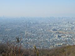 　冬の晴れた日は大阪湾の彼方に明石海峡大橋まで見えますが、今日は残念ながら霞んで見えません。