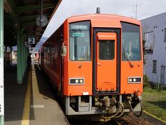 越前大野駅に到着。
ここで2量編成を切り離し。
前方の車両は終点の九頭竜湖駅に向かい、
後方の車両は折返し福井行き。
という運用。