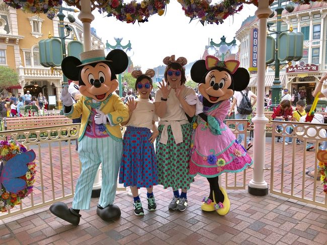 入園してたぶんすぐ並んだんですけど<br />1時間待ちました<br />東京ならもっとでしょうけど<br />ここは香港…<br />スゴすぎる<br />明日はもっと効率よく回らねば