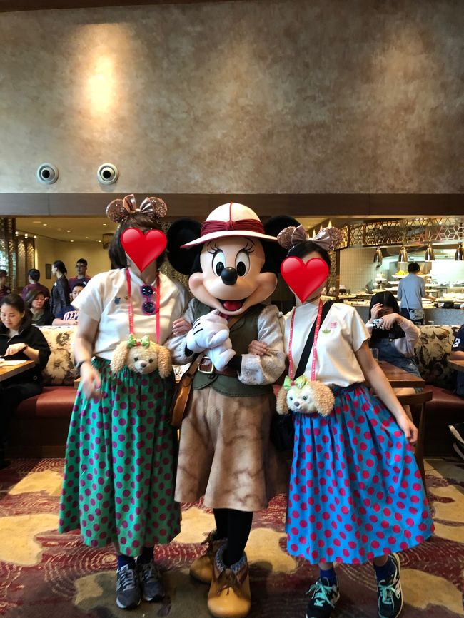 キャラクターグリーティング は<br />ミッキー、ミニー、グーフィーです<br /><br />撮りに行くのかと思ってましたが<br />回ってきてくれました！