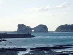 風も強すぎで大変ですが、とりあえず円月島だけ撮影します　天気予報上は風速11ｍとなっています　11ｍでも台風の中継アナウンサーの気分です

ここに夕日が落ちる日があるようですが、今日は違うのでまたの機会に　今度はパンダも見たいですね



