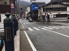 雨がちょうど止んだので永平寺に向かって歩き出します。

バス停からこの永平寺川までは5分かかりません。