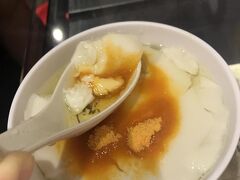 HAPPY PARADISE、おいしくてオシャンでよい店でした。
ただし、お値段はそれなりに。
お酒一人２～３杯に食事は小皿・サラダ・大皿の３皿で一人6千円強。
カジュアル目なお店なので、お値段見合いではもう少しリーズナブルだと嬉しい。

ちょっと贅沢したので、デザートは通りがかりの豆花で。
お値段もお味もアッサリ～。