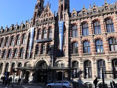 11：25
この高級感の漂うレンガ造りの建物は、なんとショッピングモール。
かつてのアムステルダムの中央駅郵便局だというから驚き！

