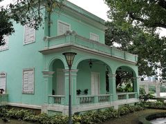 水辺に並ぶ5軒の家が、1920代のポルトガル人政府要人の住宅だった”タイパ・ハウス・ミュージアム”でした。