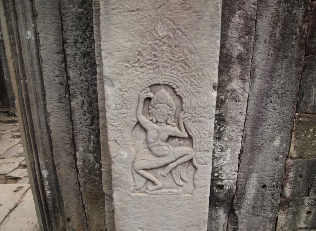 踊り子のレリーフ