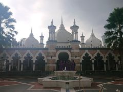 このモスクはなんとなくですが、神聖さが段違いだと思いました。
なんか写真撮りづらい雰囲気であんまり撮らなかったのが無念…。

▼マスジッド・ジャメ/旧モスク(Jamek Mosque)
現地名：Masjid Jamek Sultan Abdul Samad
インド・サラセン様式。ムガール様式。
イギリス人建築家・A.B.ハバック設計。

